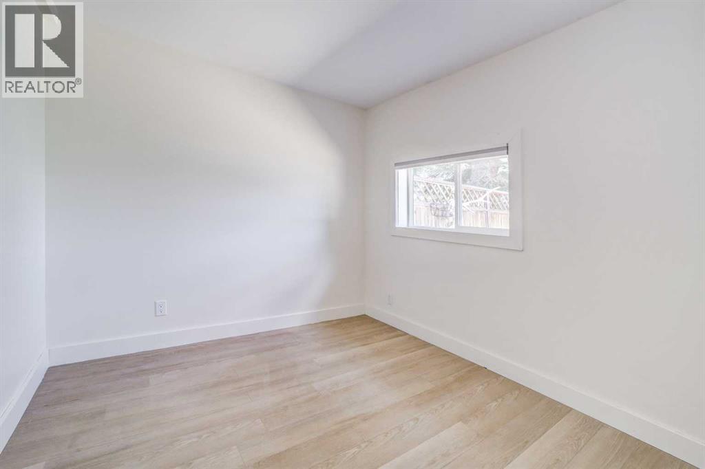 727 McDougall Street - 23