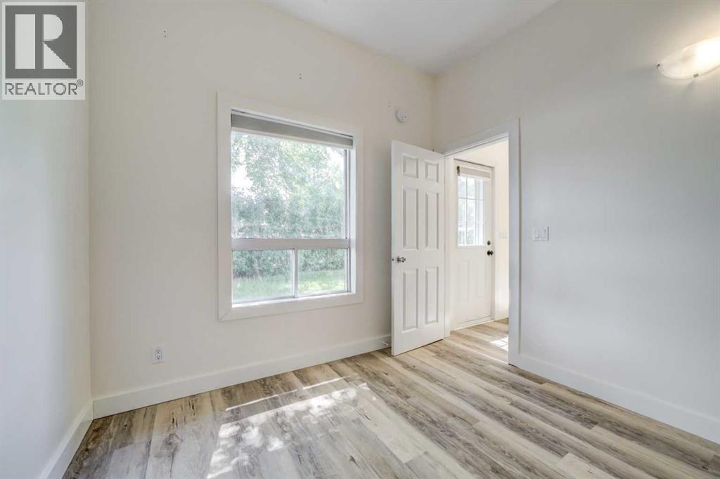 727 McDougall Street - 12