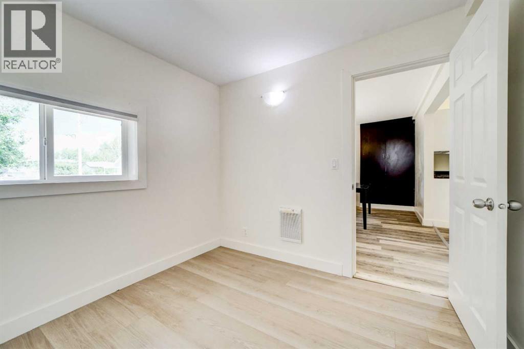 727 McDougall Street - 24
