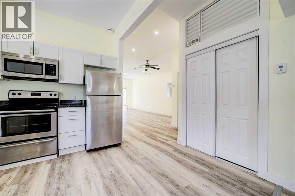 727 McDougall Street - 20
