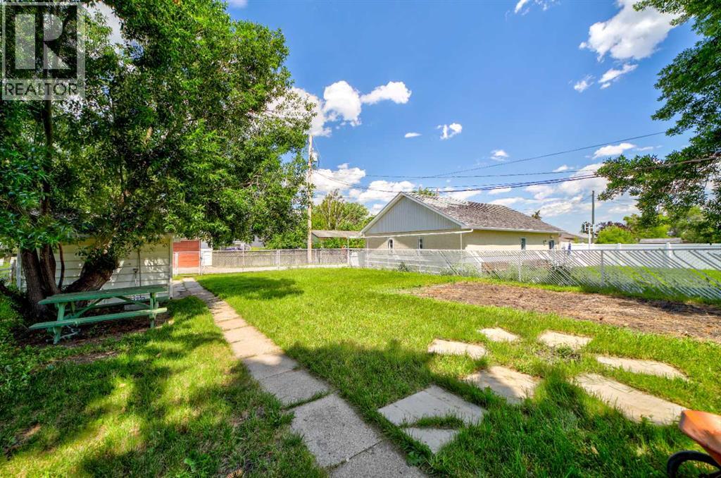 727 McDougall Street - 30