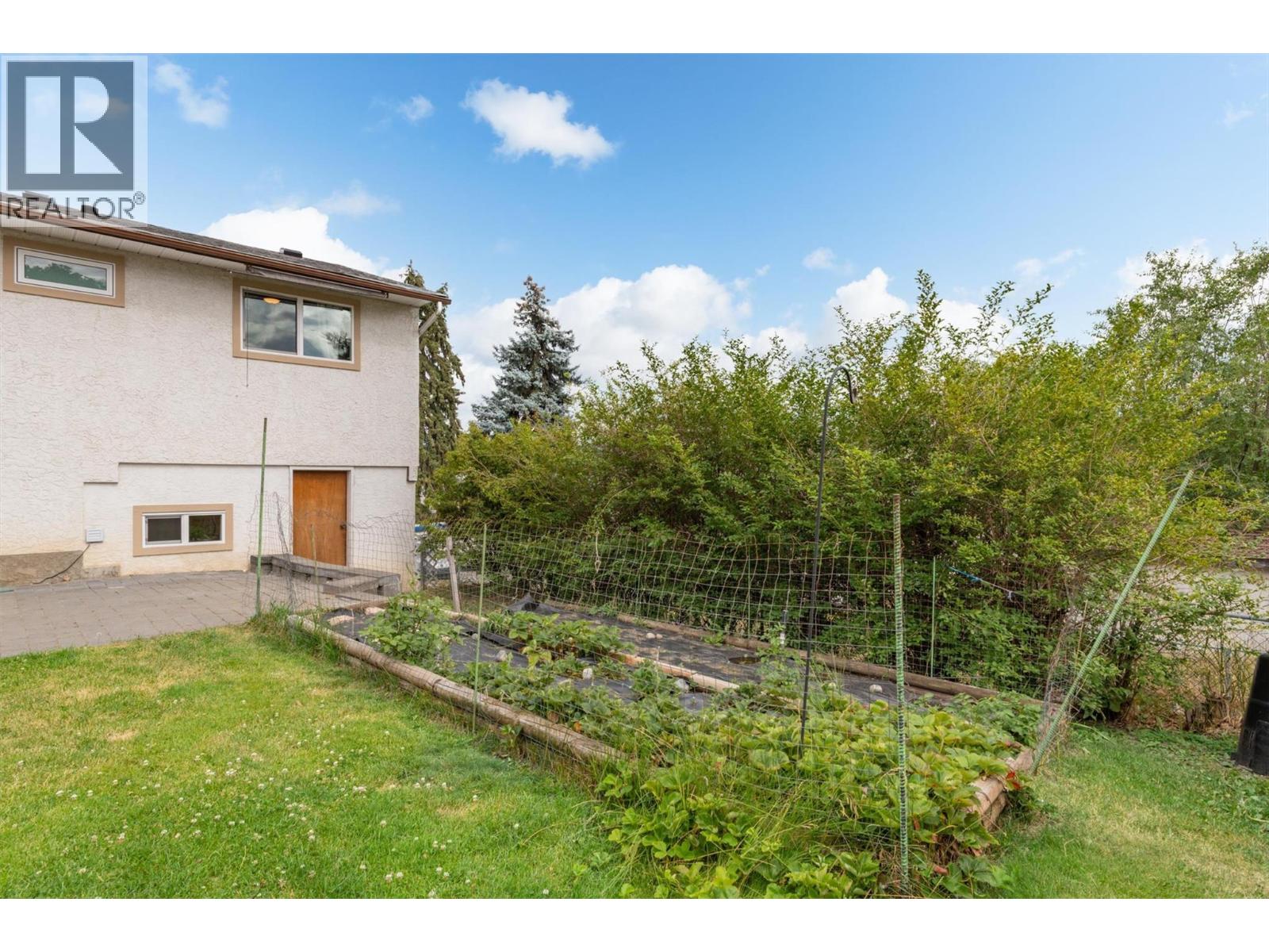1392 Elm Street - 35