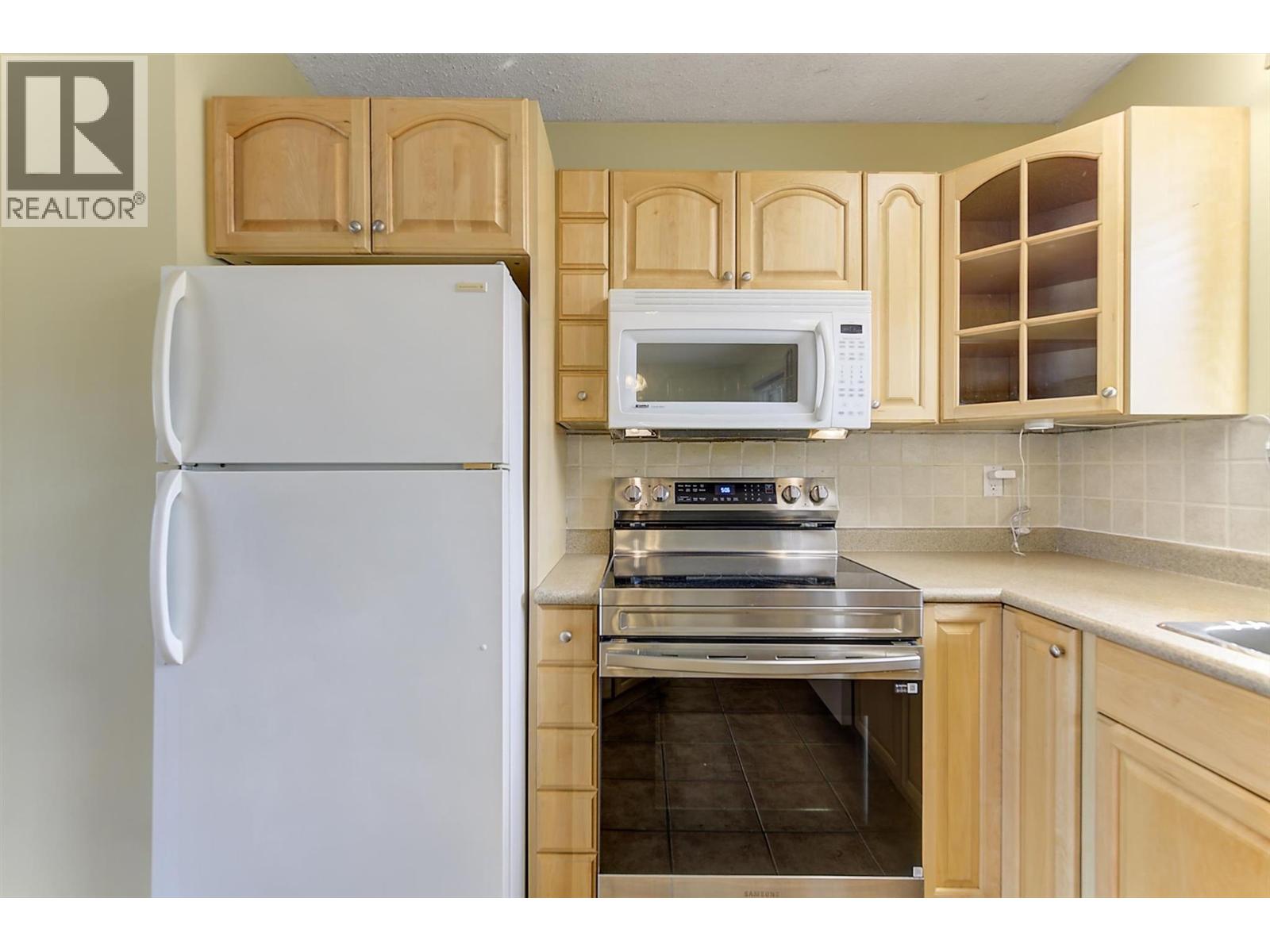 1392 Elm Street - 9