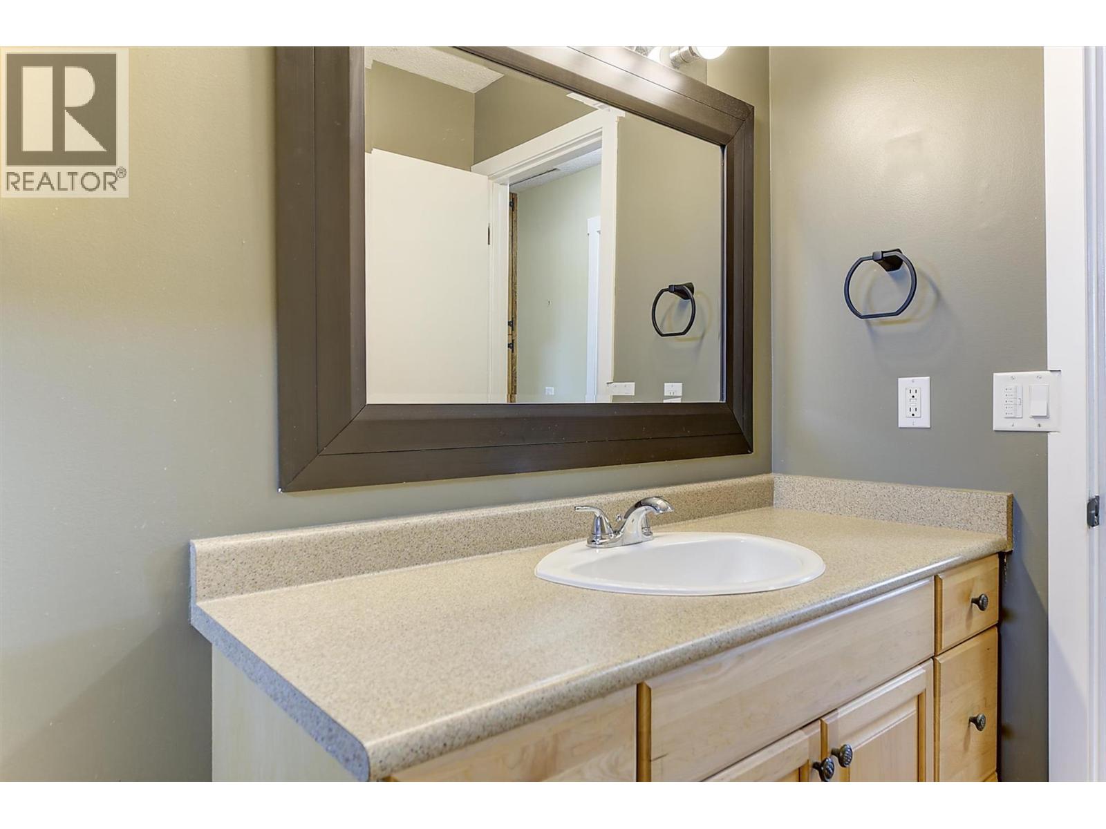 1392 Elm Street - 16