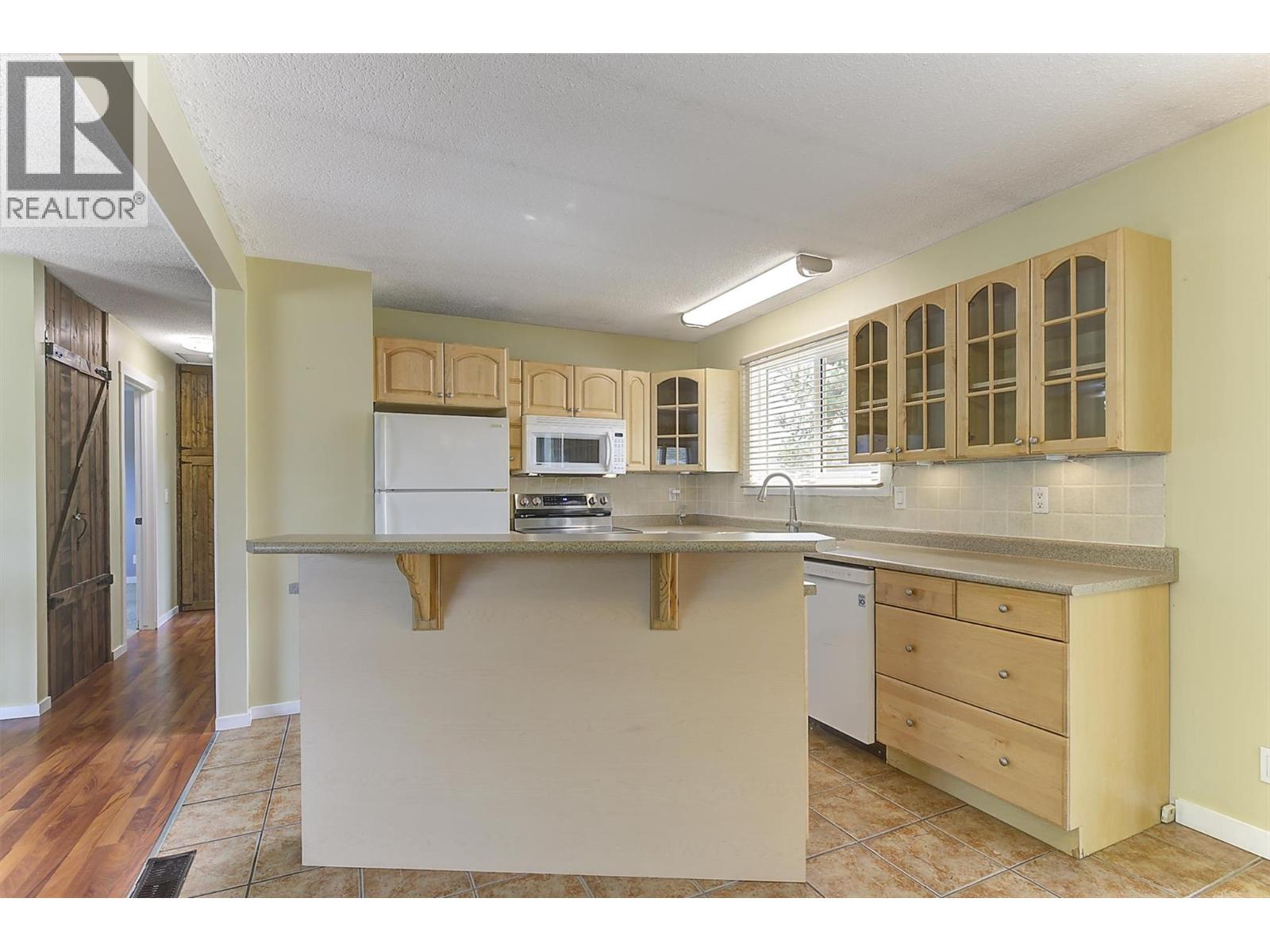 1392 Elm Street - 8