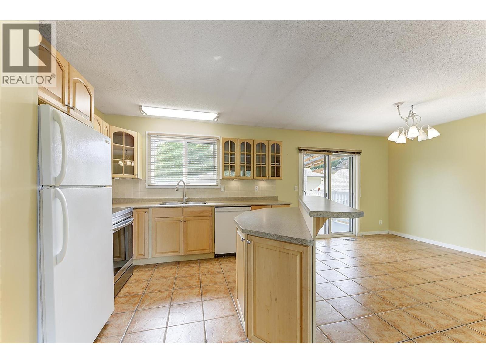 1392 Elm Street - 7