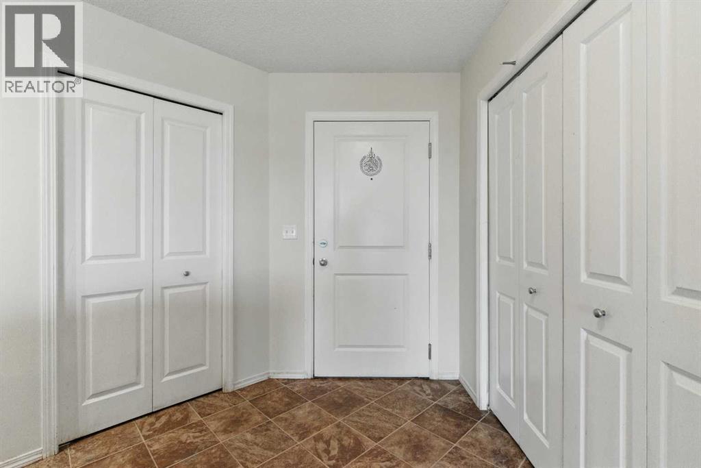 #409 15 Saddlestone Way NE - 3