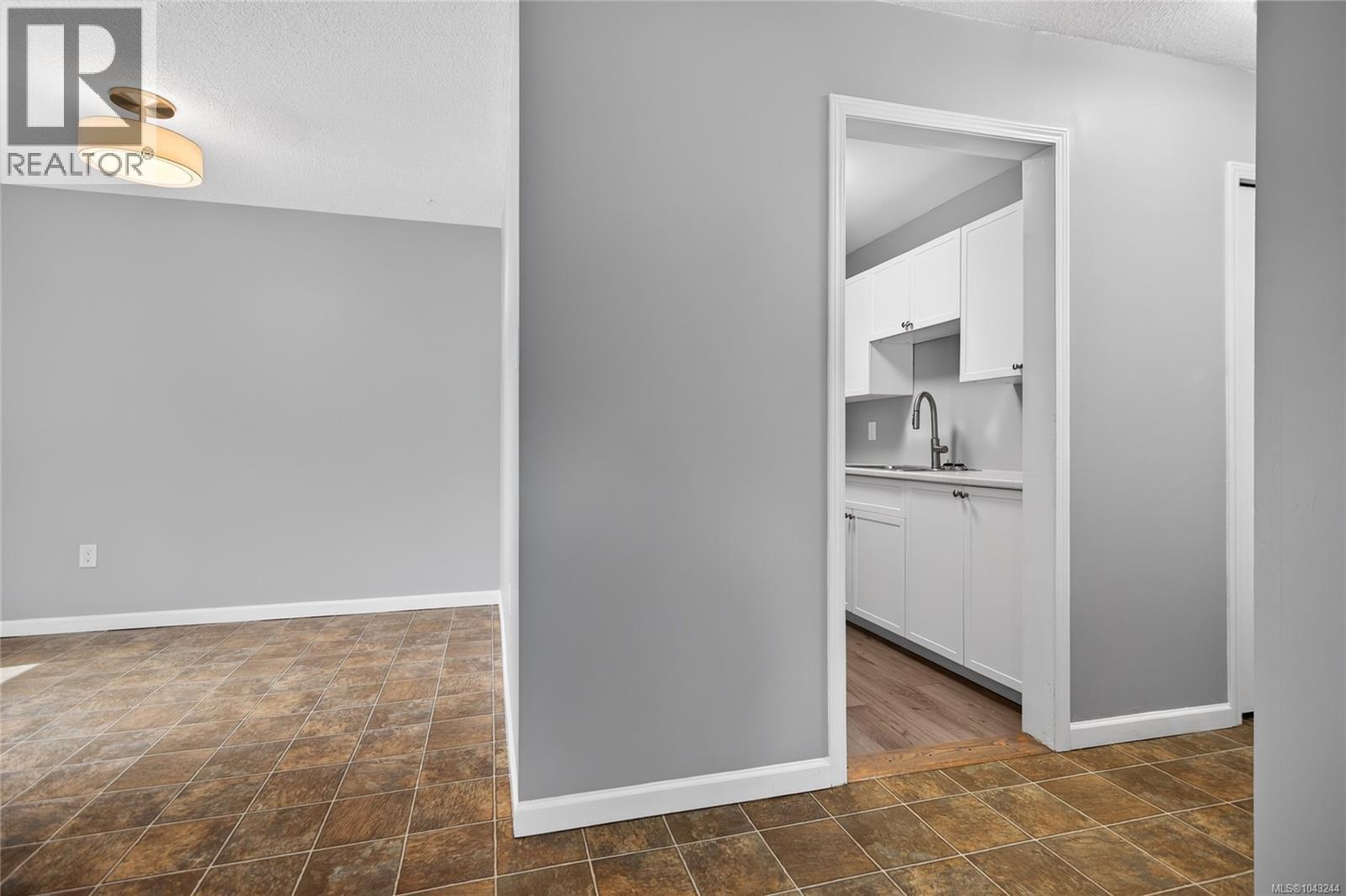 #206 175 Centennial Dr - 18