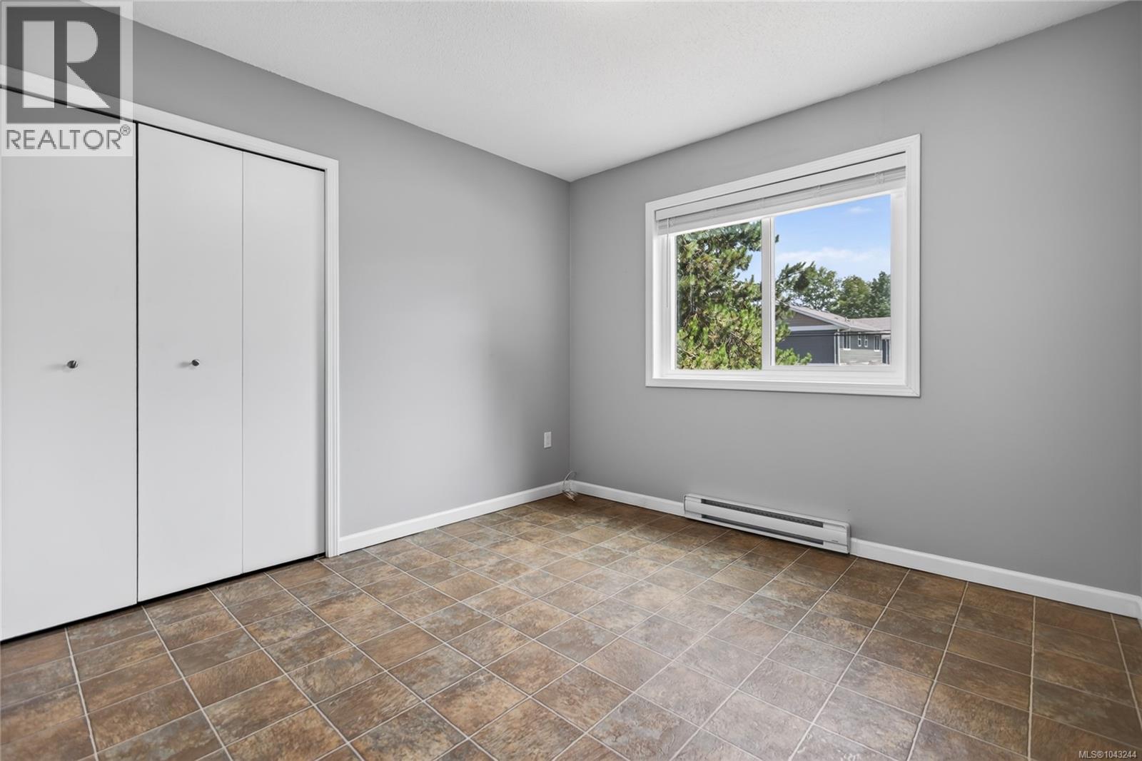 #206 175 Centennial Dr - 35