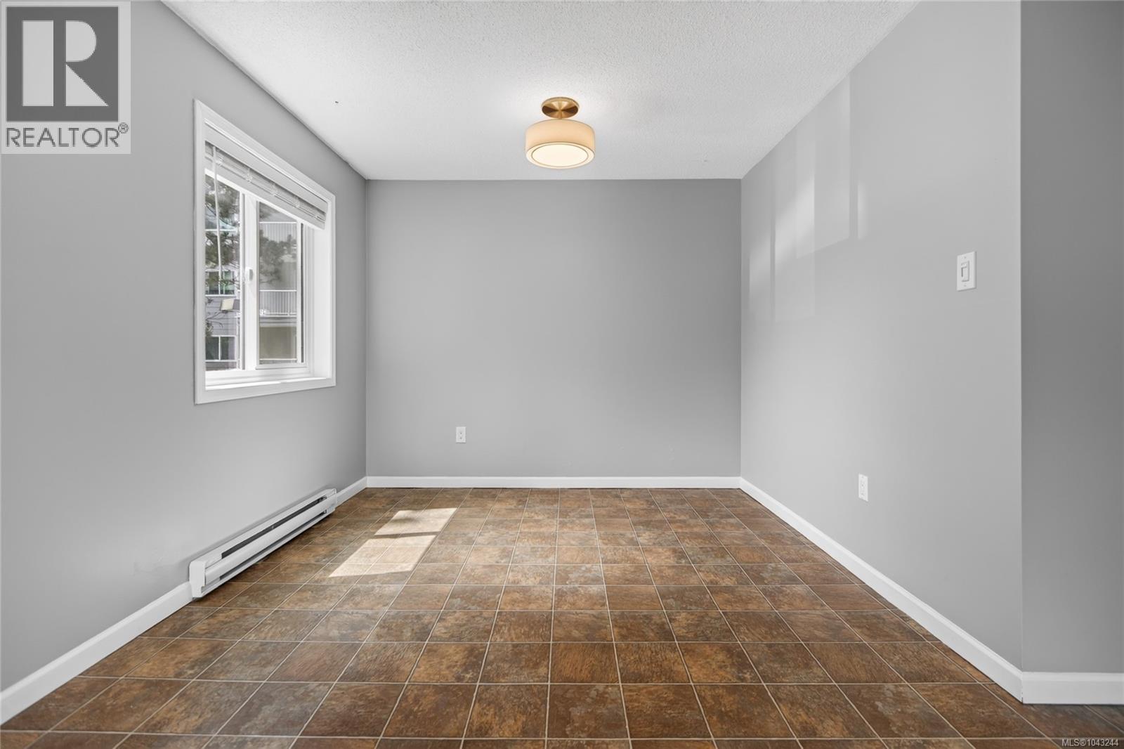 #206 175 Centennial Dr - 33