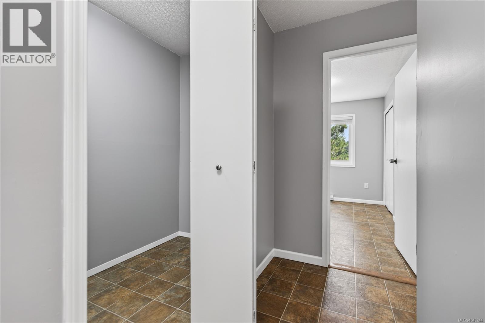 #206 175 Centennial Dr - 17