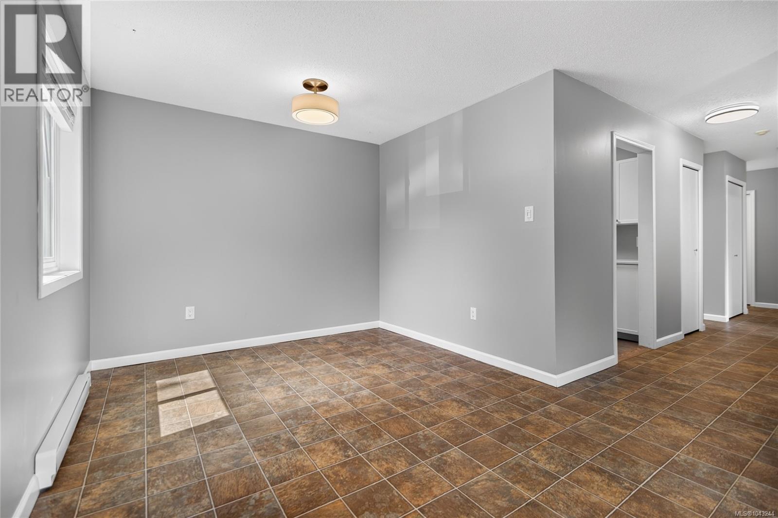 #206 175 Centennial Dr - 38