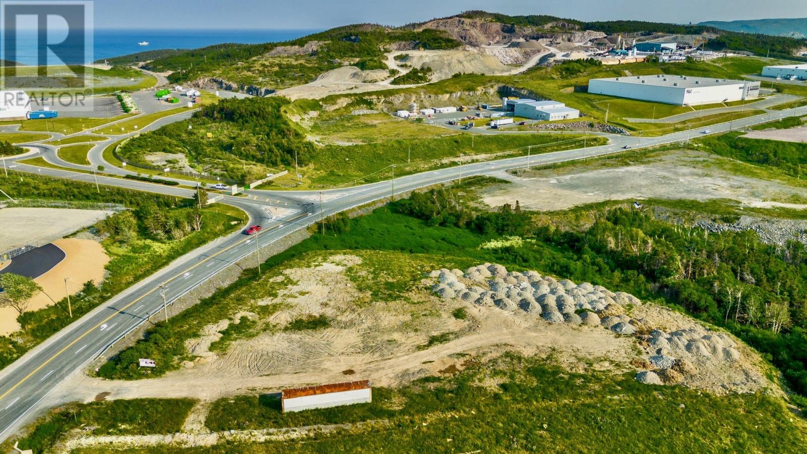 365 East White Hills Road, ST JOHNS — photo 2