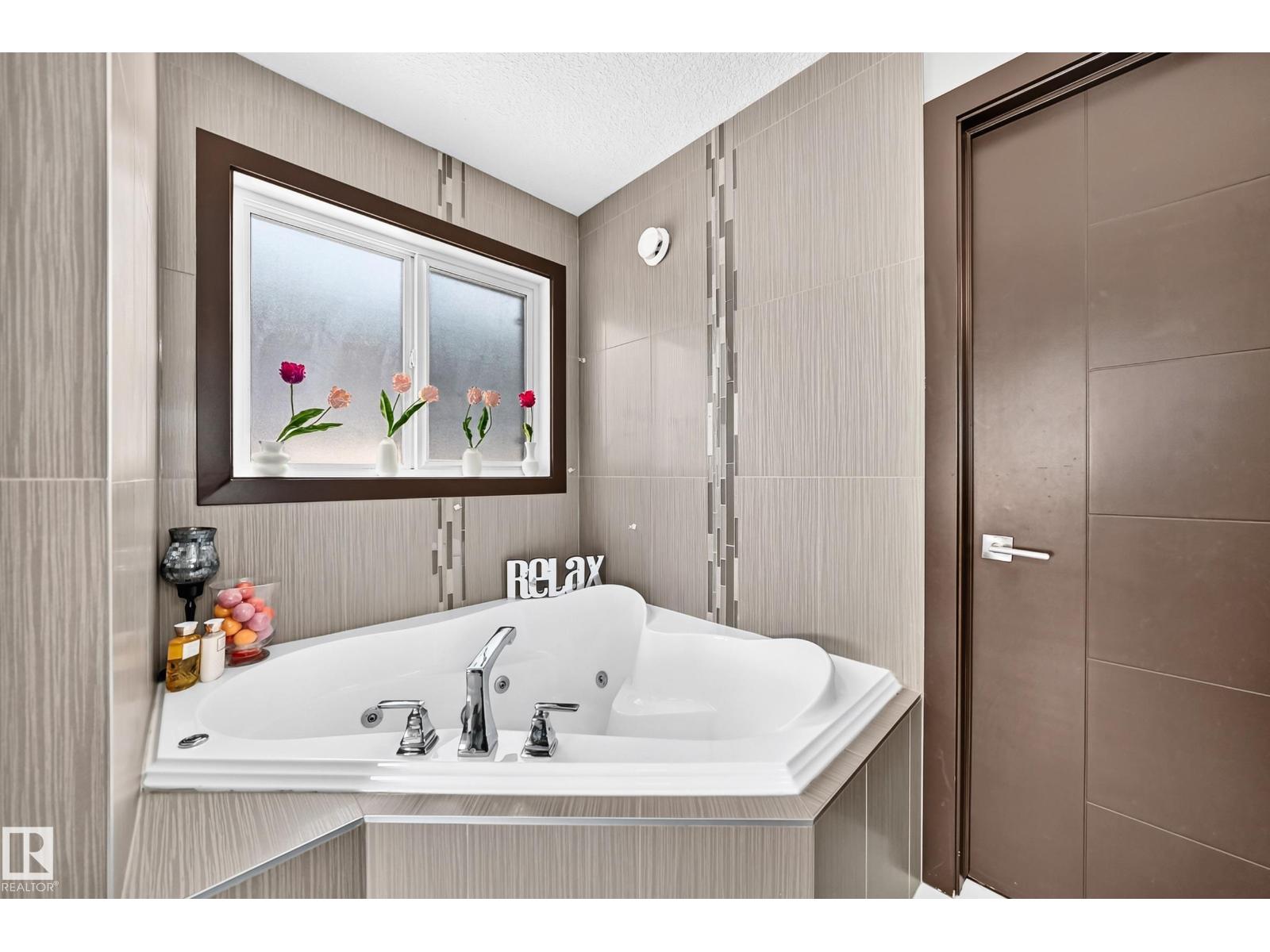 16244 138 ST NW - 35