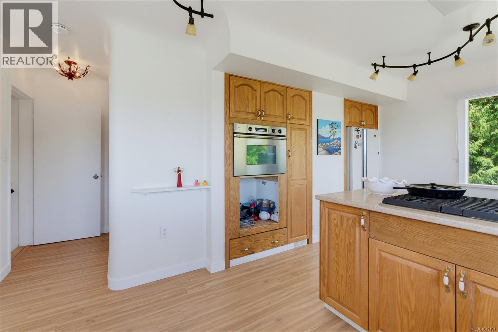  5270 Parker Avenue, Saanich