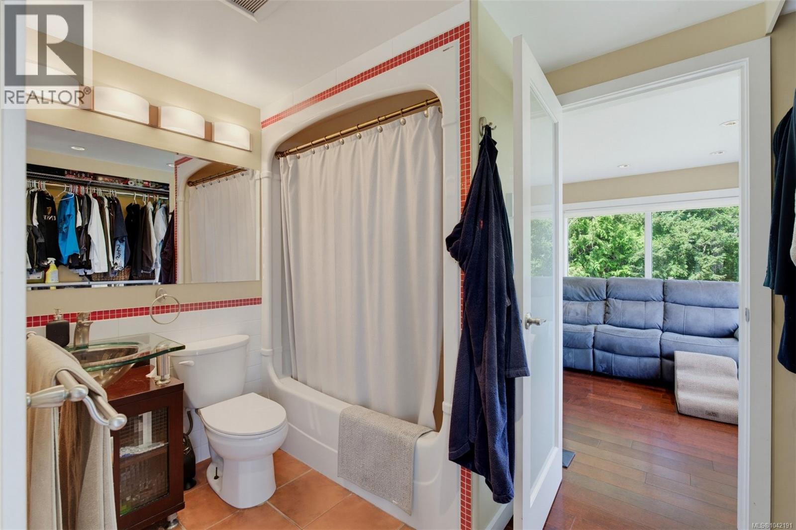  5270 Parker Avenue, Saanich