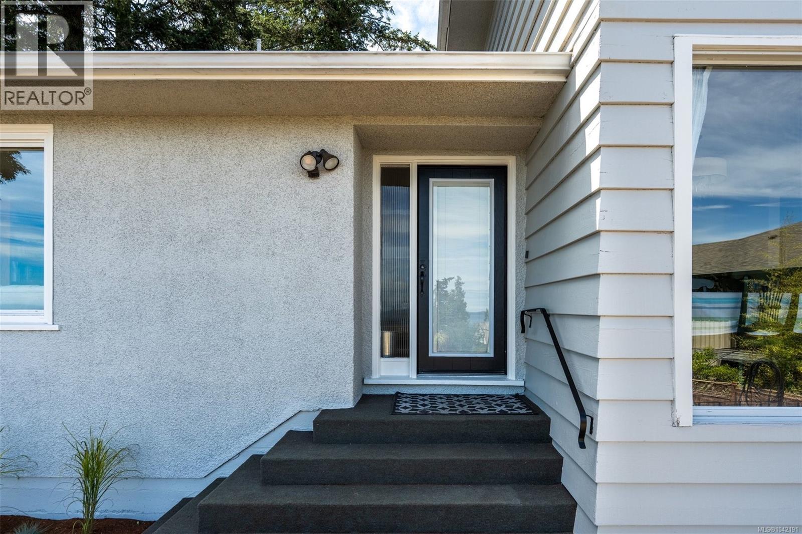  5270 Parker Avenue, Saanich