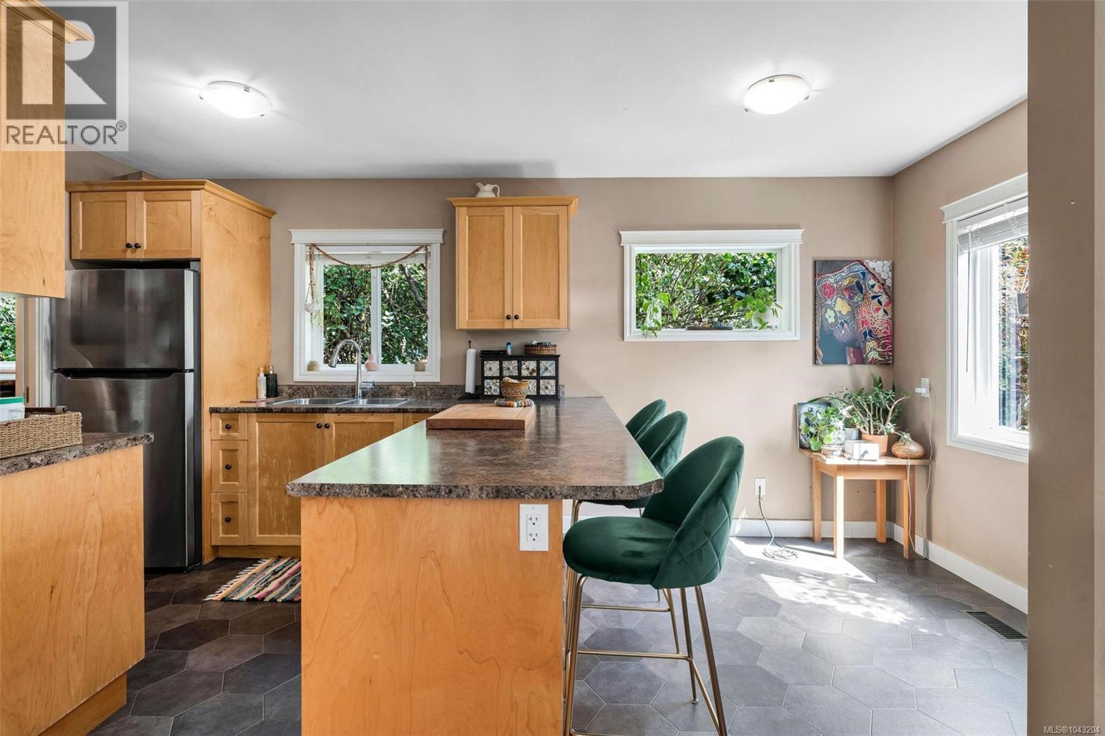 355 Beech Ave - Image 5