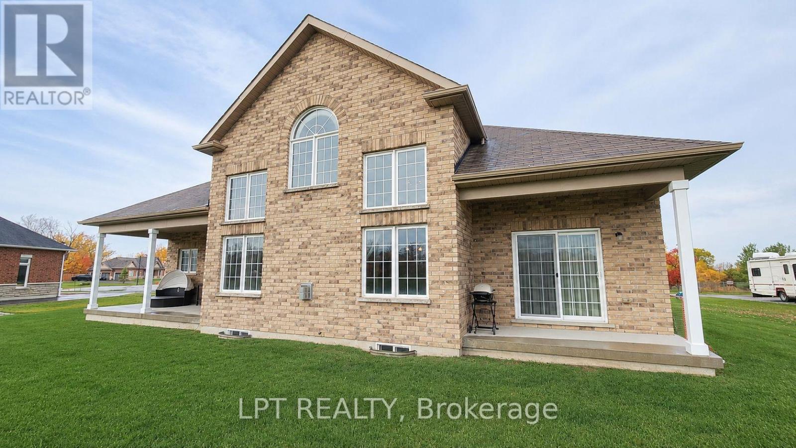 12 PLOWRIGHT ROAD - 34