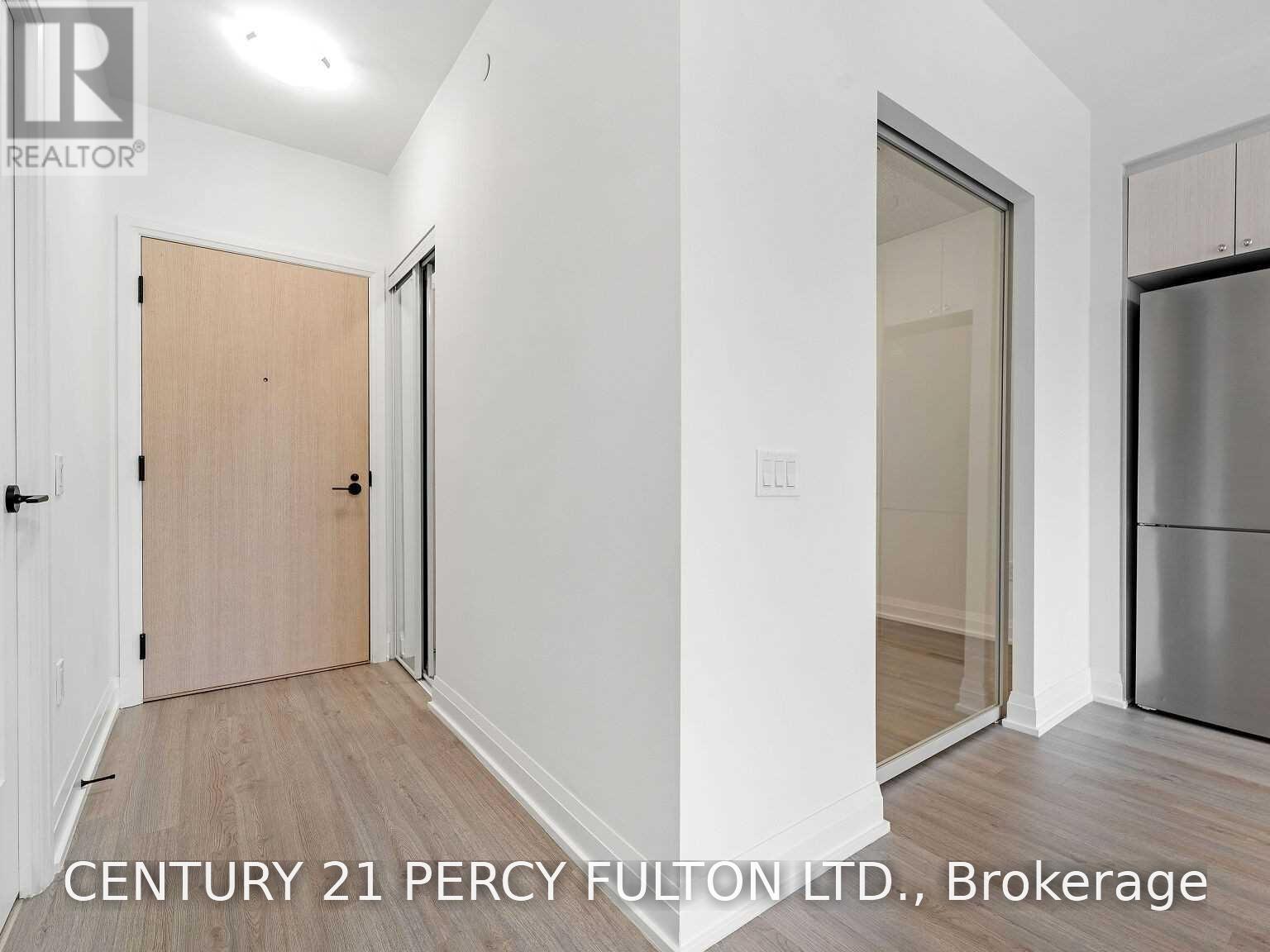 High Ceilings & Modern Finishes
