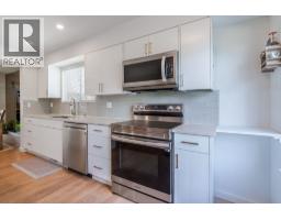 16 901 W 17th Street, North Vancouver, BC V7P1V8 Photo 15