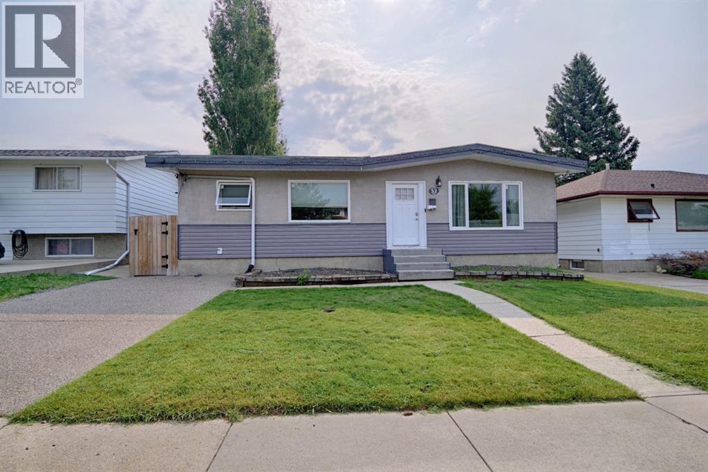 32 Lemoyne Crescent W - 1