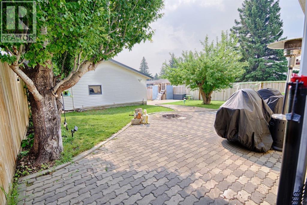 32 Lemoyne Crescent W - 19