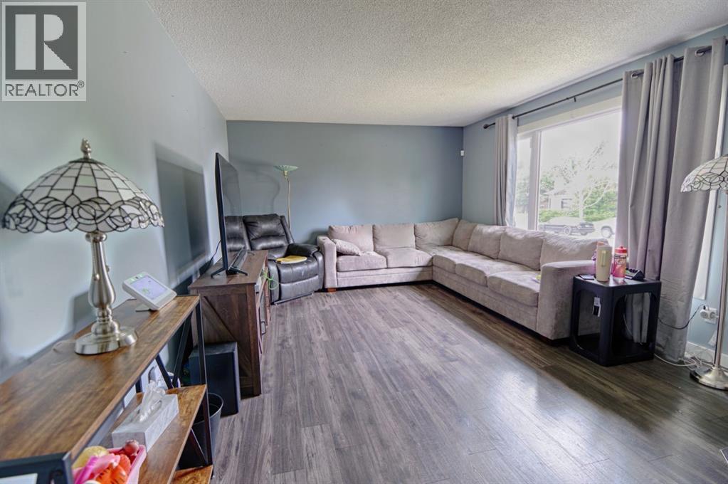 32 Lemoyne Crescent W - 5