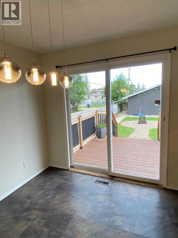 31 10 Street W - 6