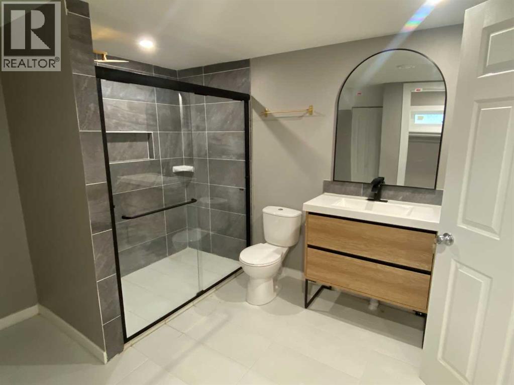 31 10 Street W - 24