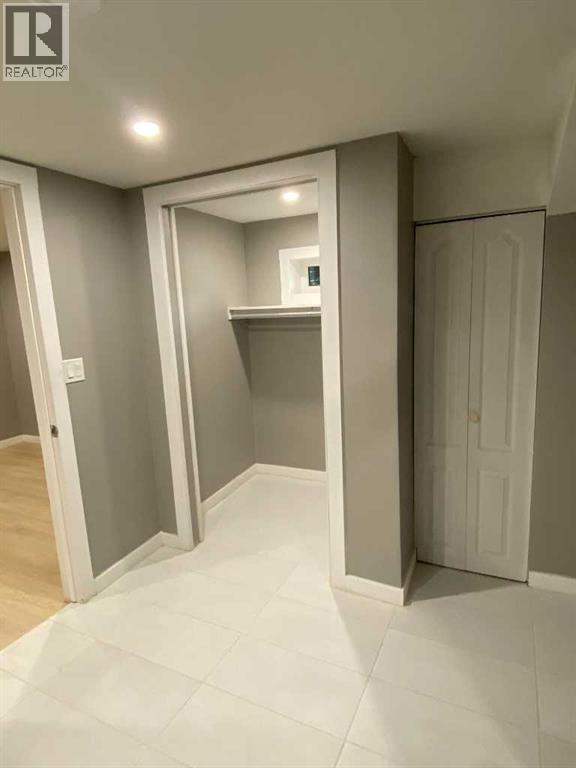 31 10 Street W - 25