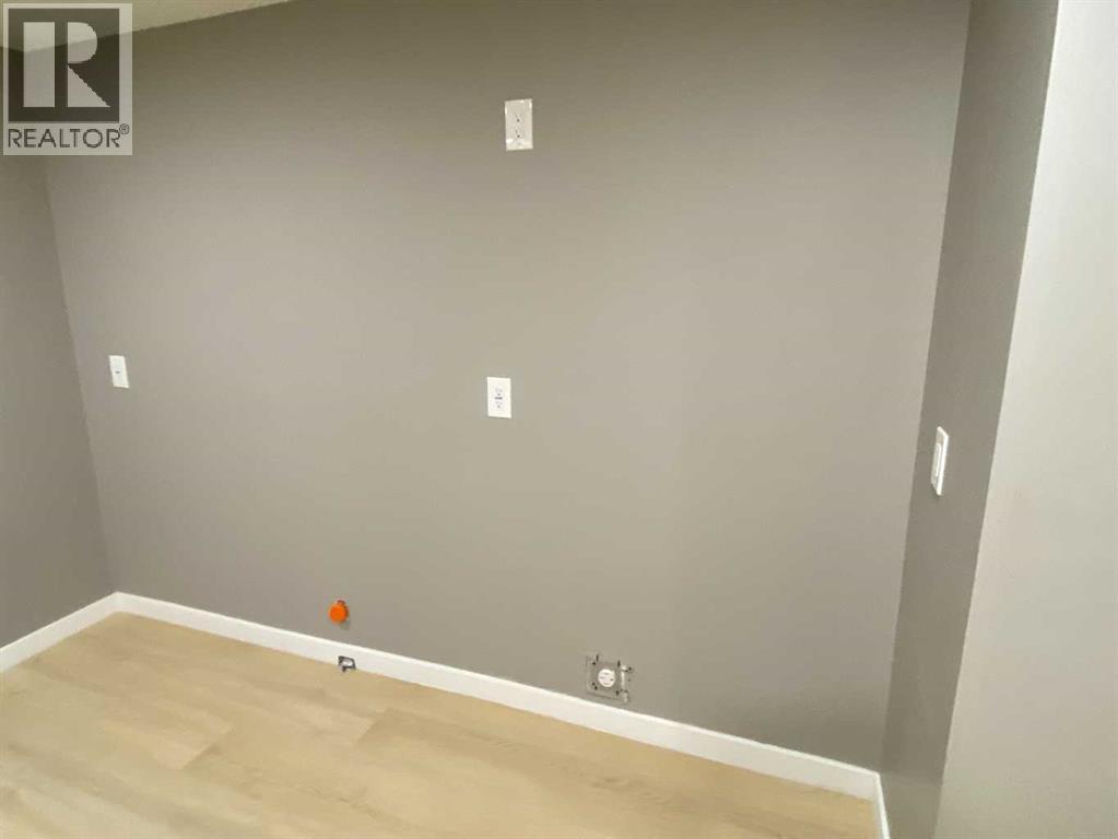 31 10 Street W - 26
