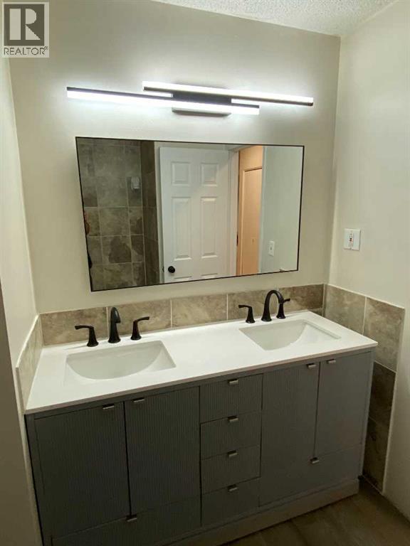 31 10 Street W - 13