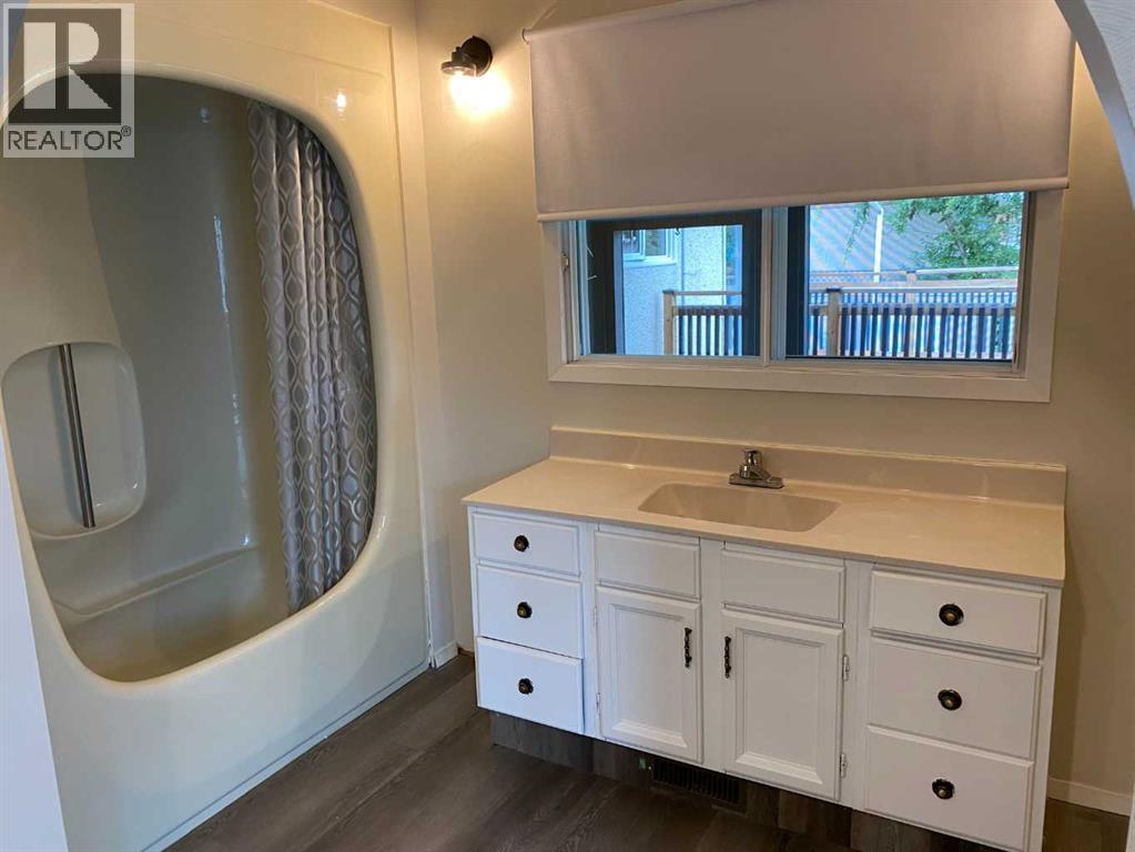31 10 Street W - 17