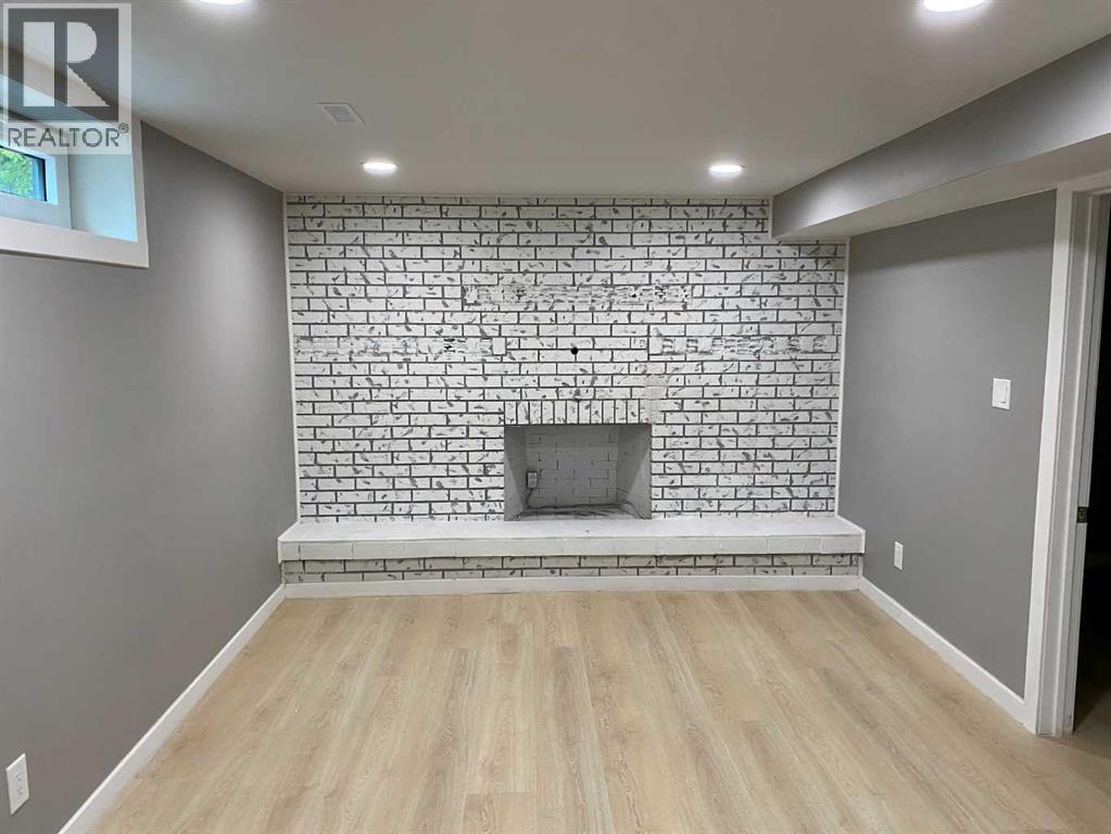 31 10 Street W - 21