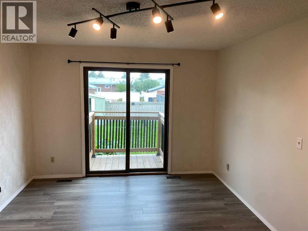 31 10 Street W - 15