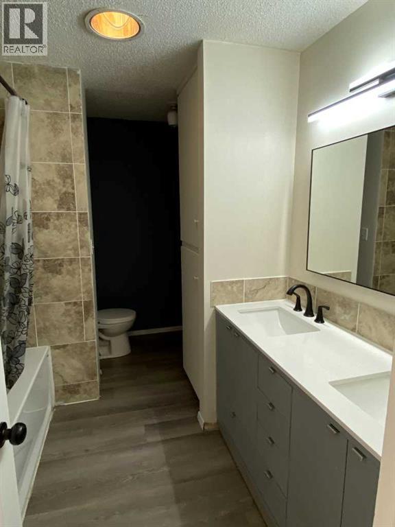 31 10 Street W - 12
