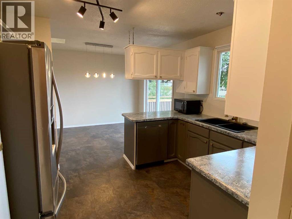 31 10 Street W - 7