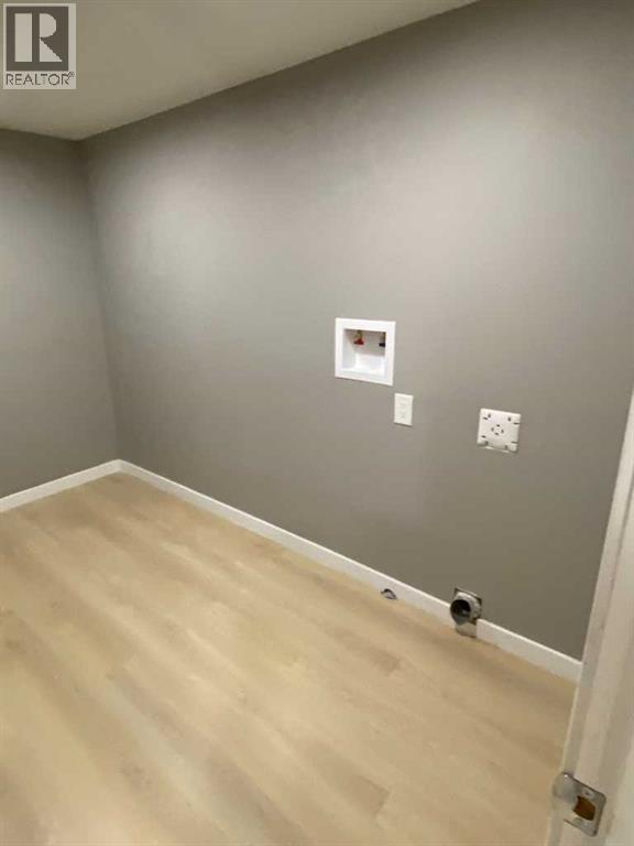 31 10 Street W - 27