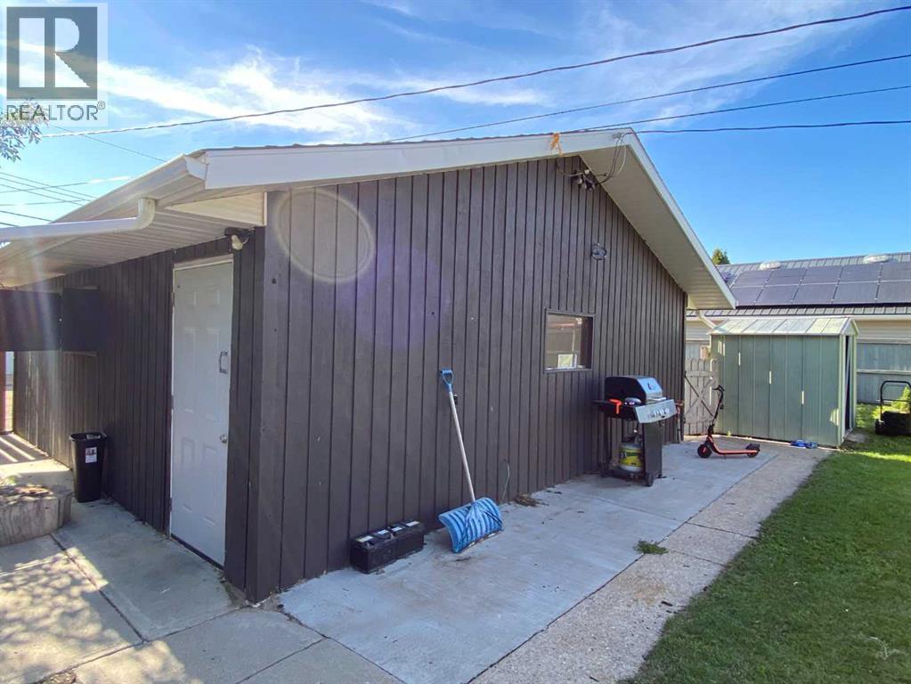 31 10 Street W - 39