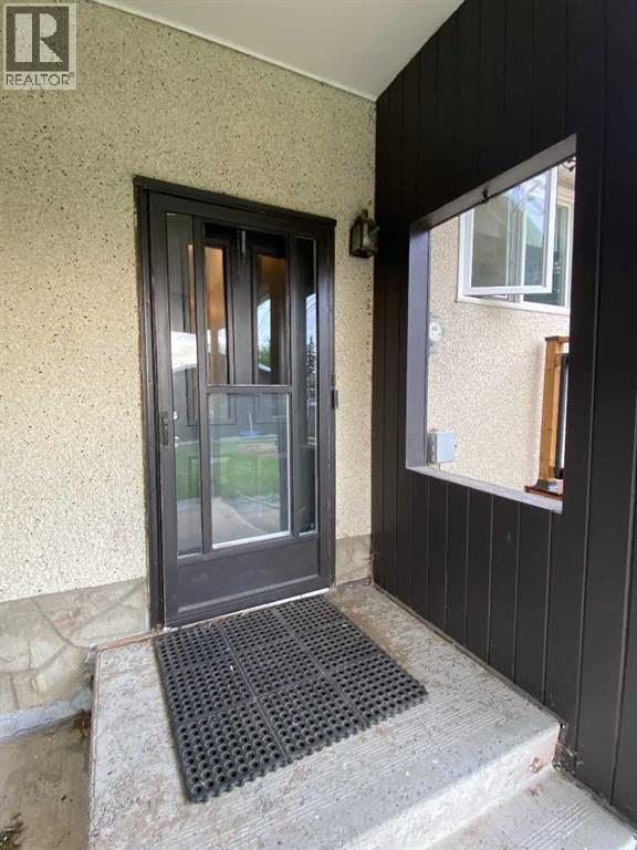 31 10 Street W - 34