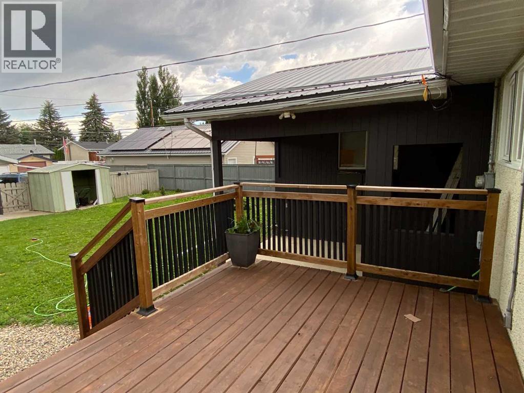 31 10 Street W - 35