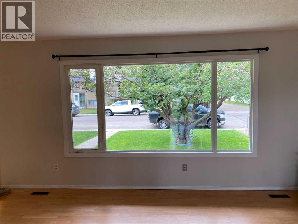 31 10 Street W - 5