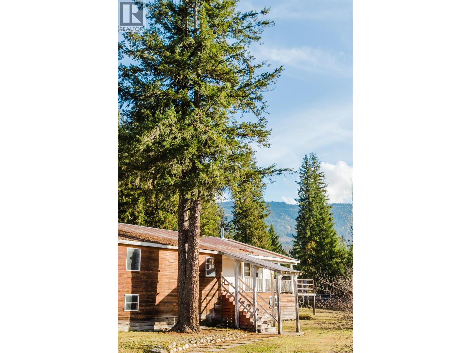 3974 Malakwa Station Road - 11
