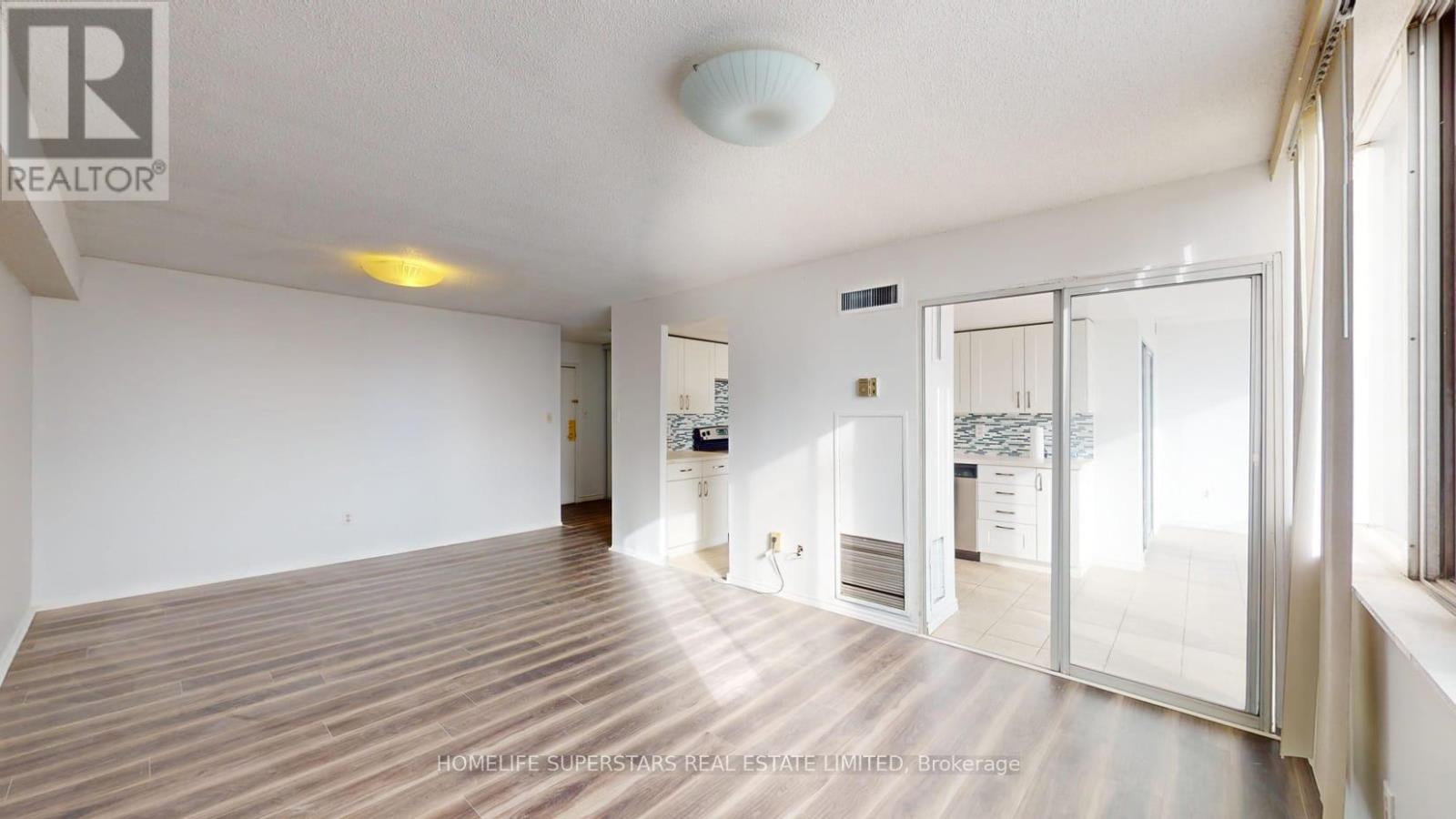 #1204 10 MARKBROOK LANE - 10