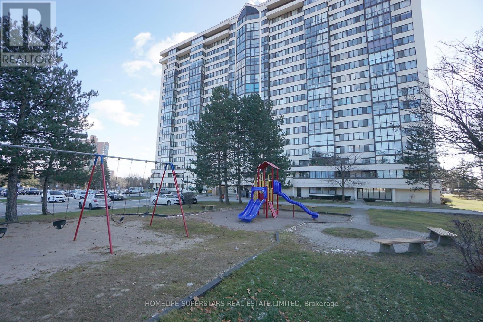 #1204 10 MARKBROOK LANE - 27
