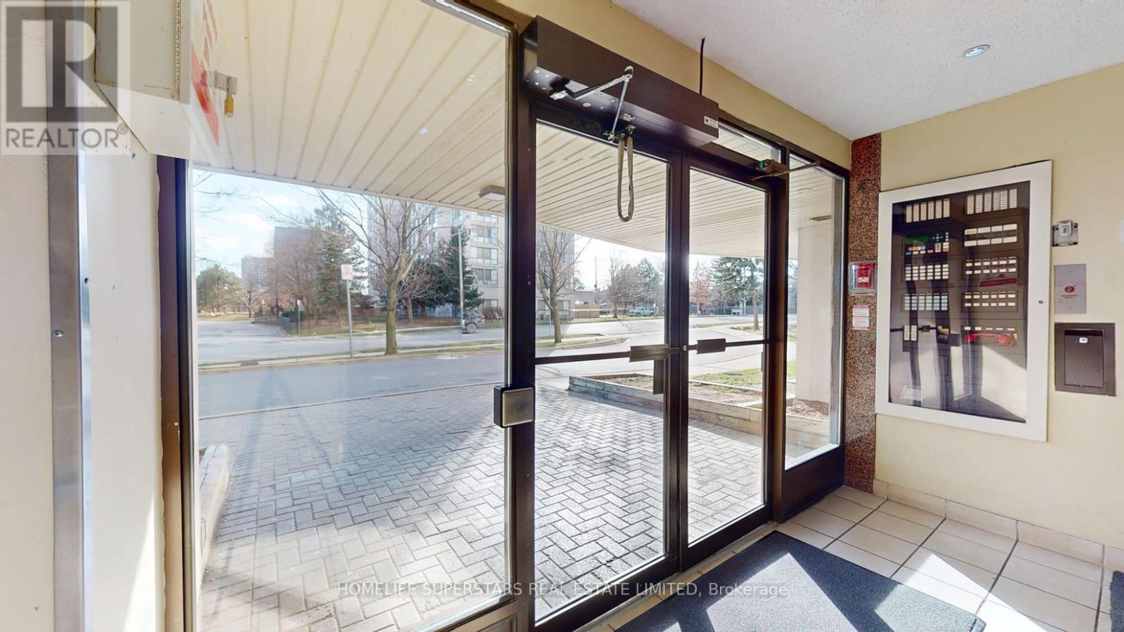 #1204 10 MARKBROOK LANE - Image 29