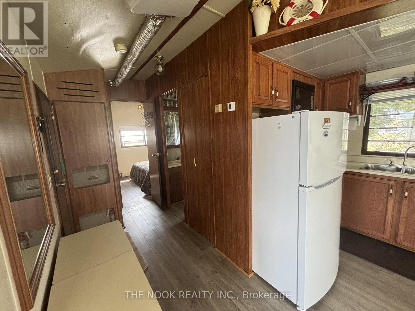UNIT #1 MARINA CRESCENT - 920 SKYLINE ROAD - 11