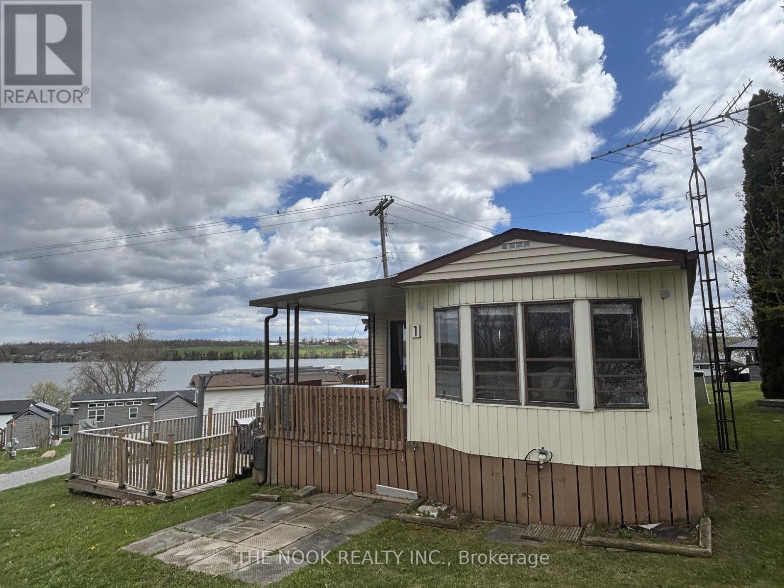 UNIT #1 MARINA CRESCENT - 920 SKYLINE ROAD - 18