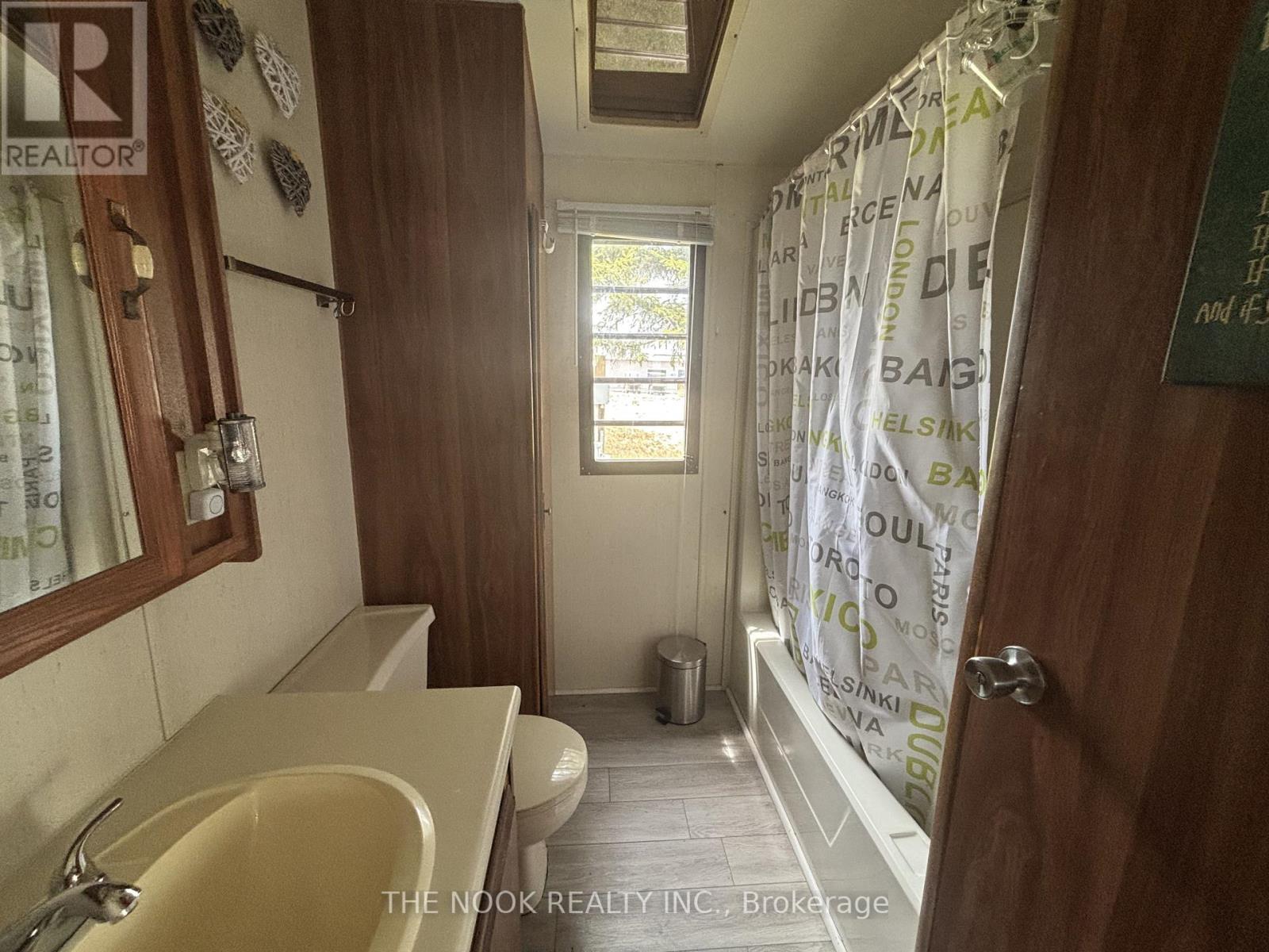 UNIT #1 MARINA CRESCENT - 920 SKYLINE ROAD - 14
